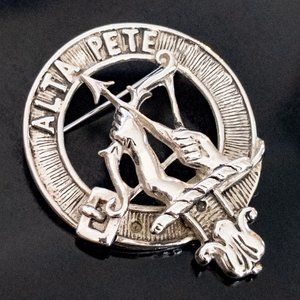 FLETCHER Clan Crest ALTA PETE Pewter Brooch Pin Scottish Family Kilt Metal Bow